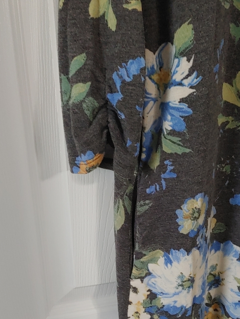 Apt. 9 Charcoal Floral Long-Sleeve Jersey Dress with Blue & White Blooms Size M - Picture 5 of 6